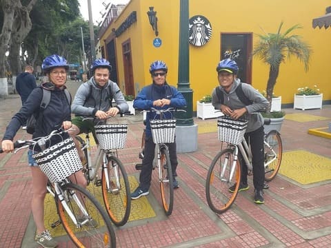 Foto 2 de Descubre el Encanto de Lima en 2 Horas: Tour Express por Miraflores y Barranco
